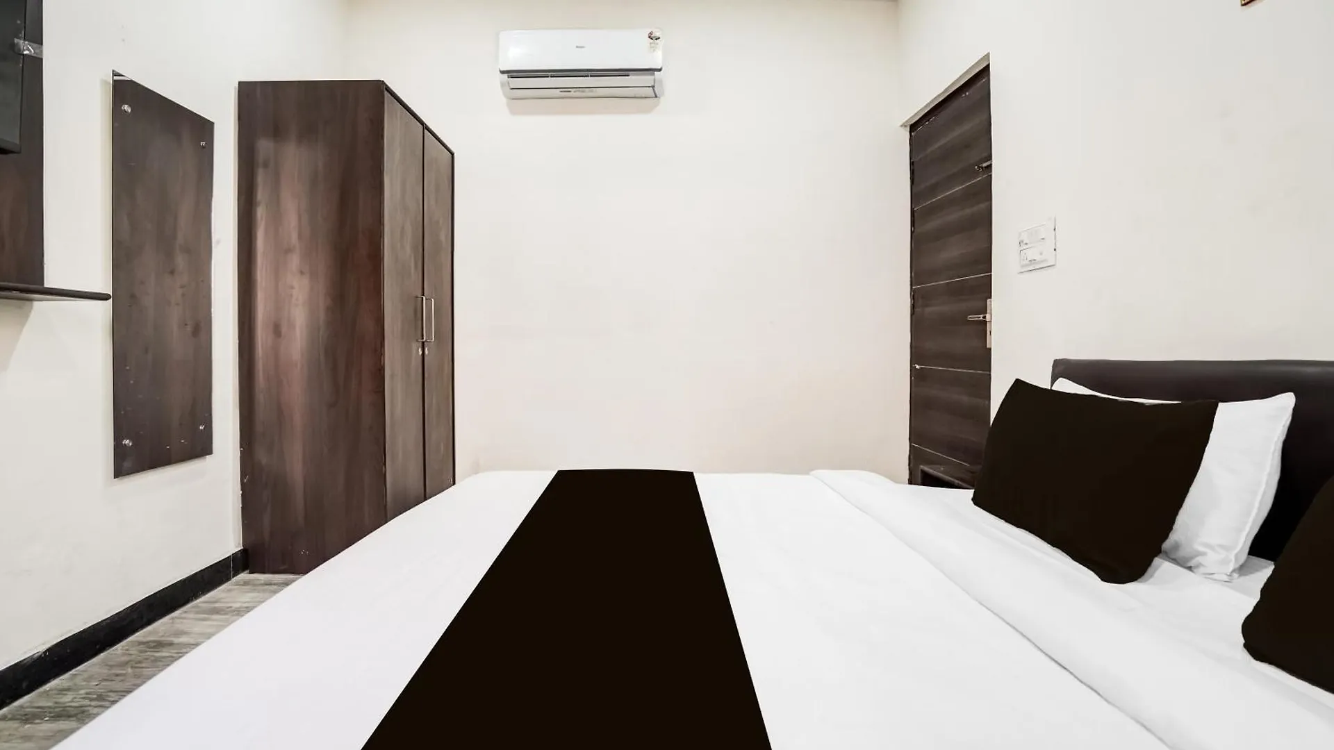 Hotel O Tridev Agra  3*, Agra (Uttar Pradesh)