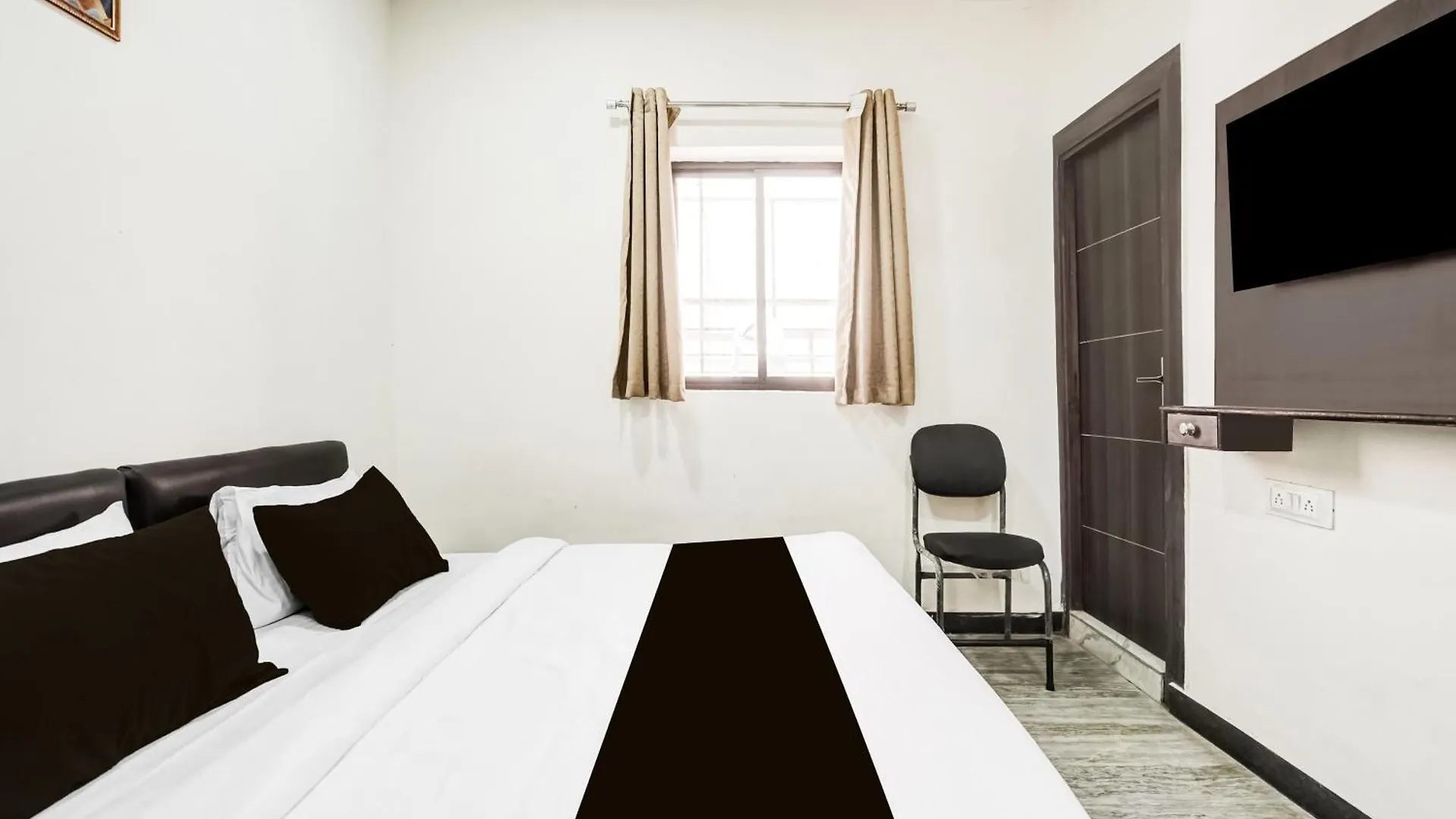 Hotel O Tridev Agra