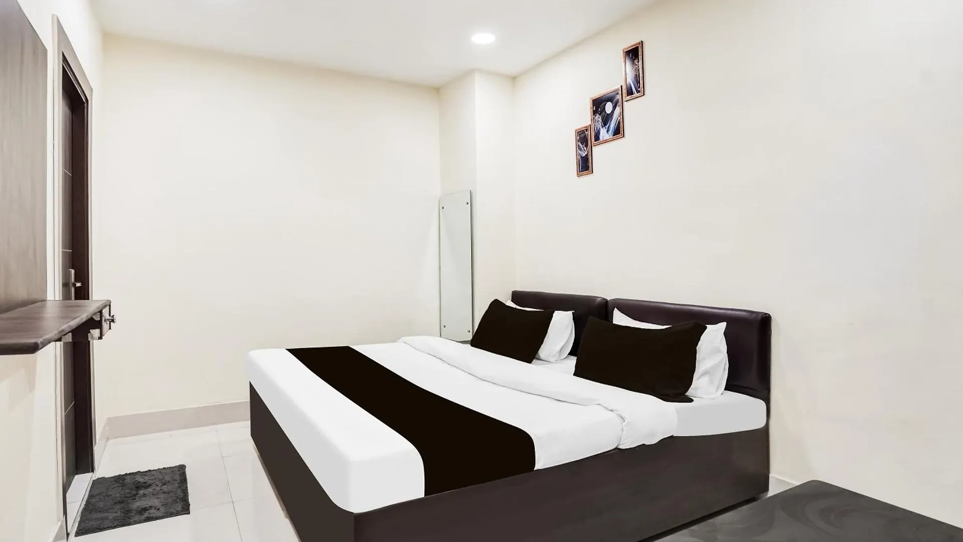 Hotel O Tridev Agra