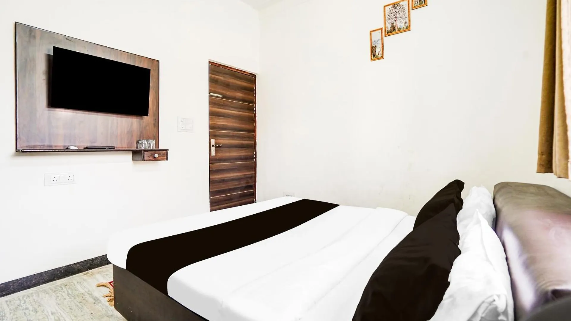 Hotel O Tridev Agra