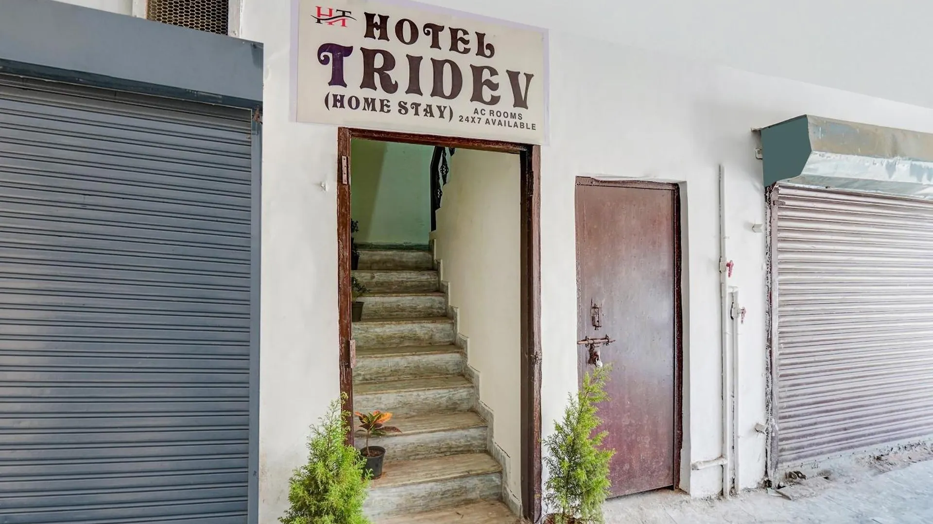 Hotel O Tridev Agra   Agra (Uttar Pradesh)